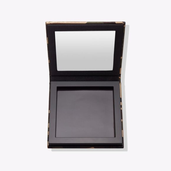 FREE with 4 or more single eyeshadow Tarte on the prowl custom magnetic … - Picture 2 of 3